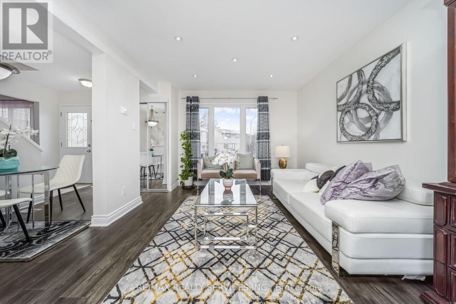 11 Juliette Square, Brampton, Ontario  L6S 2M6 - Photo 10 - W12686830