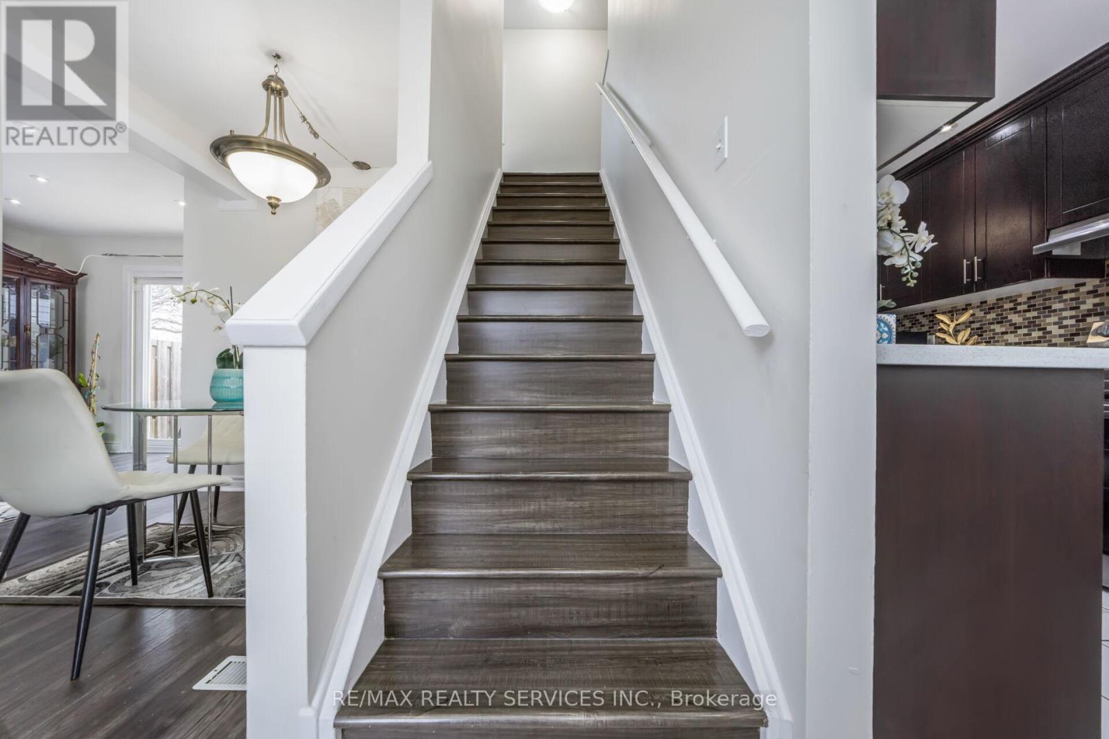 11 Juliette Square, Brampton, Ontario  L6S 2M6 - Photo 18 - W12686830