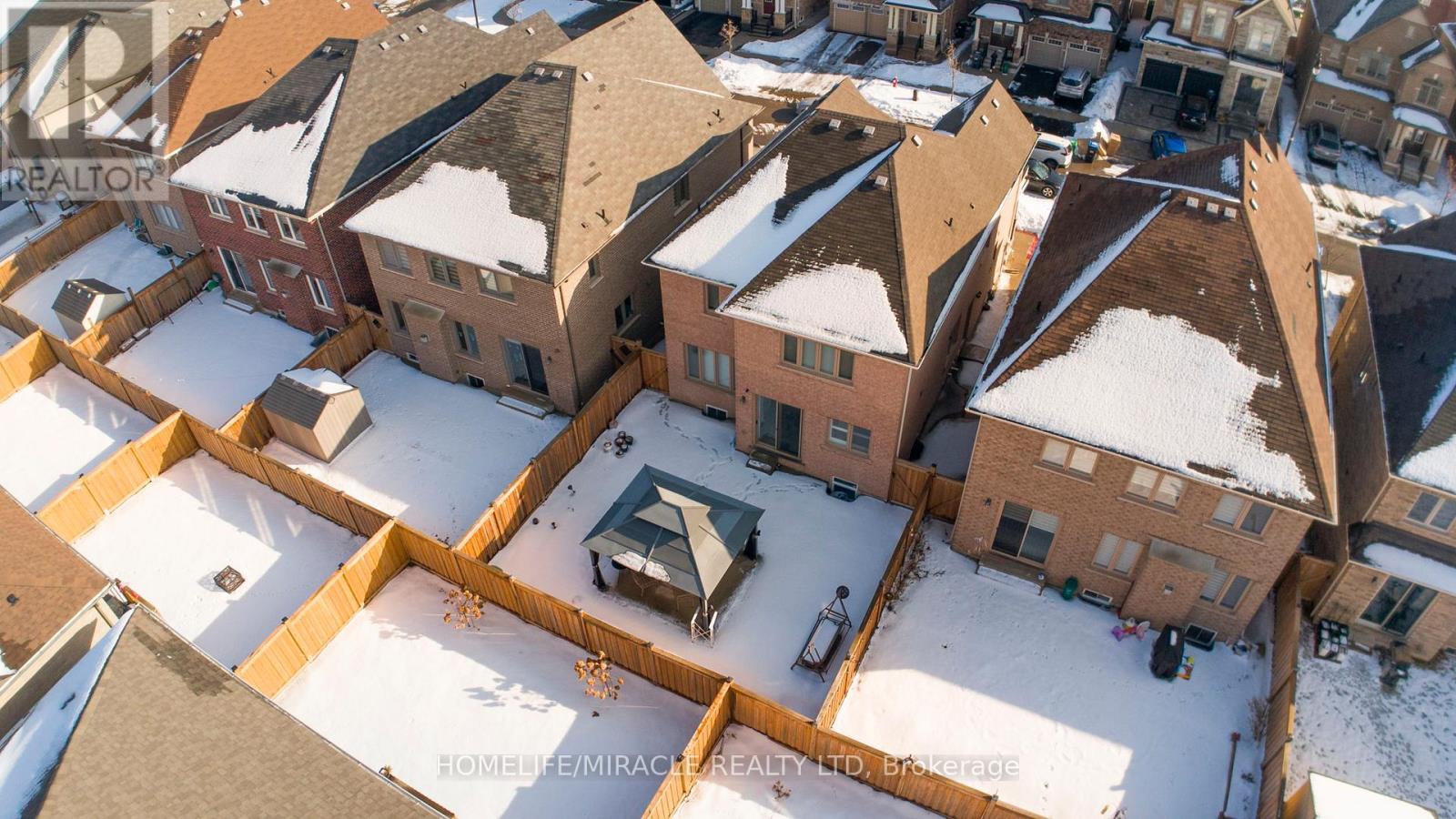 10 Dalecrest Road, Brampton, Ontario  L6X 5N3 - Photo 5 - W12686842