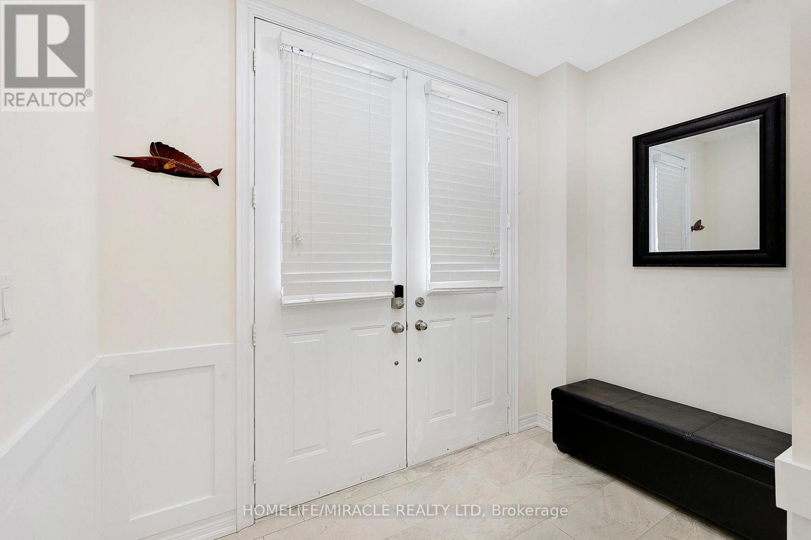 10 Dalecrest Road, Brampton, Ontario  L6X 5N3 - Photo 8 - W12686842