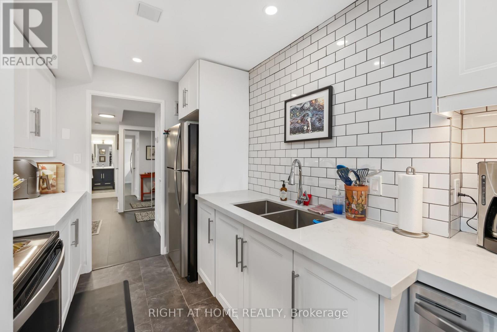 905 - 1333 Bloor Street, Mississauga, Ontario  L4Y 3T6 - Photo 4 - W12686884