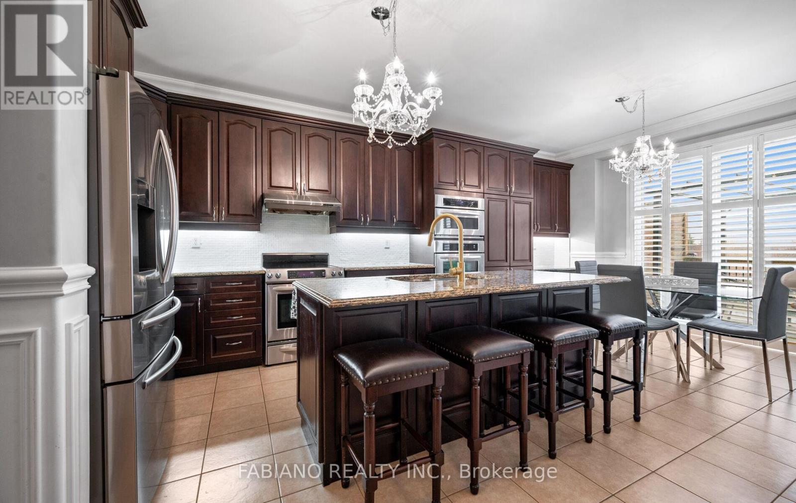 18 Birch Tree Trail, Brampton, Ontario  L6P 3M8 - Photo 8 - W12686908