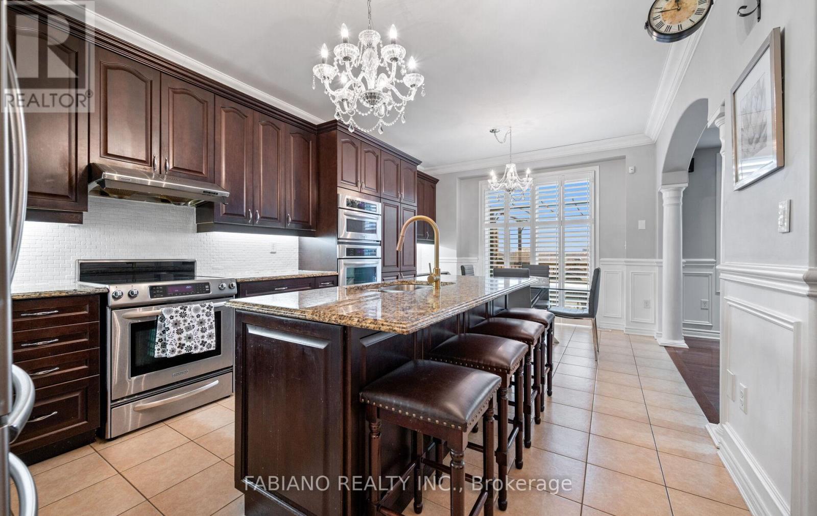 18 Birch Tree Trail, Brampton, Ontario  L6P 3M8 - Photo 9 - W12686908