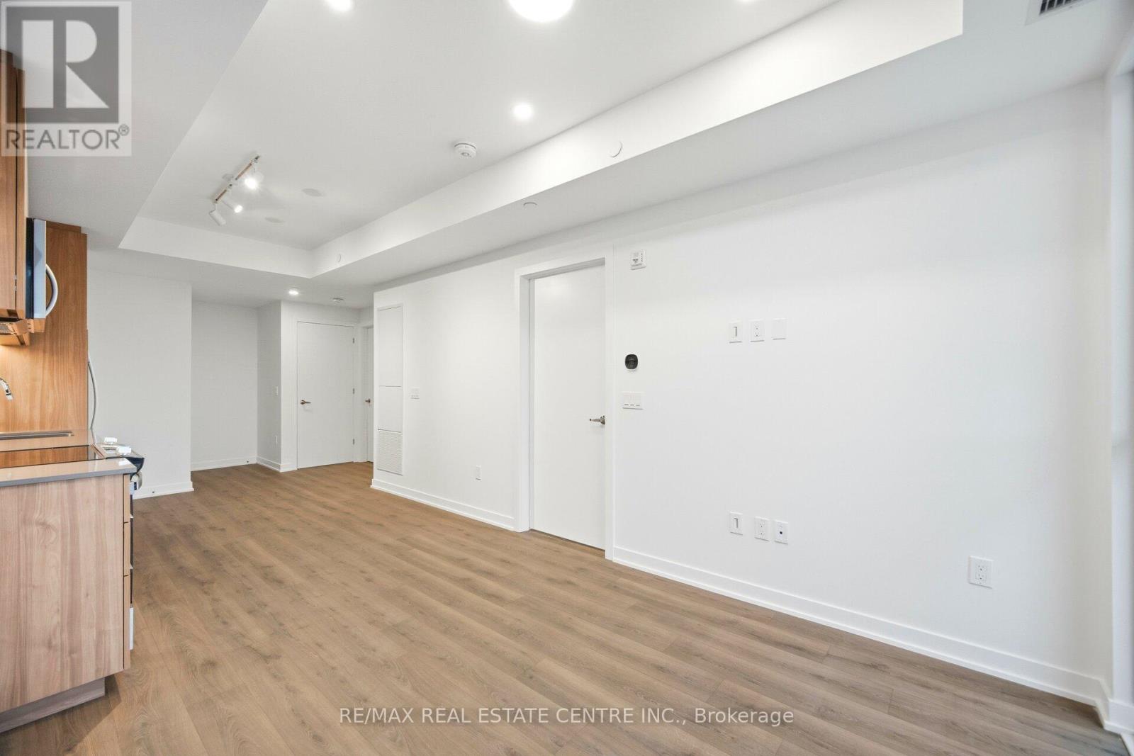 401 - 750 Whitlock Avenue, Milton, Ontario  L9E 2B4 - Photo 18 - W12686914