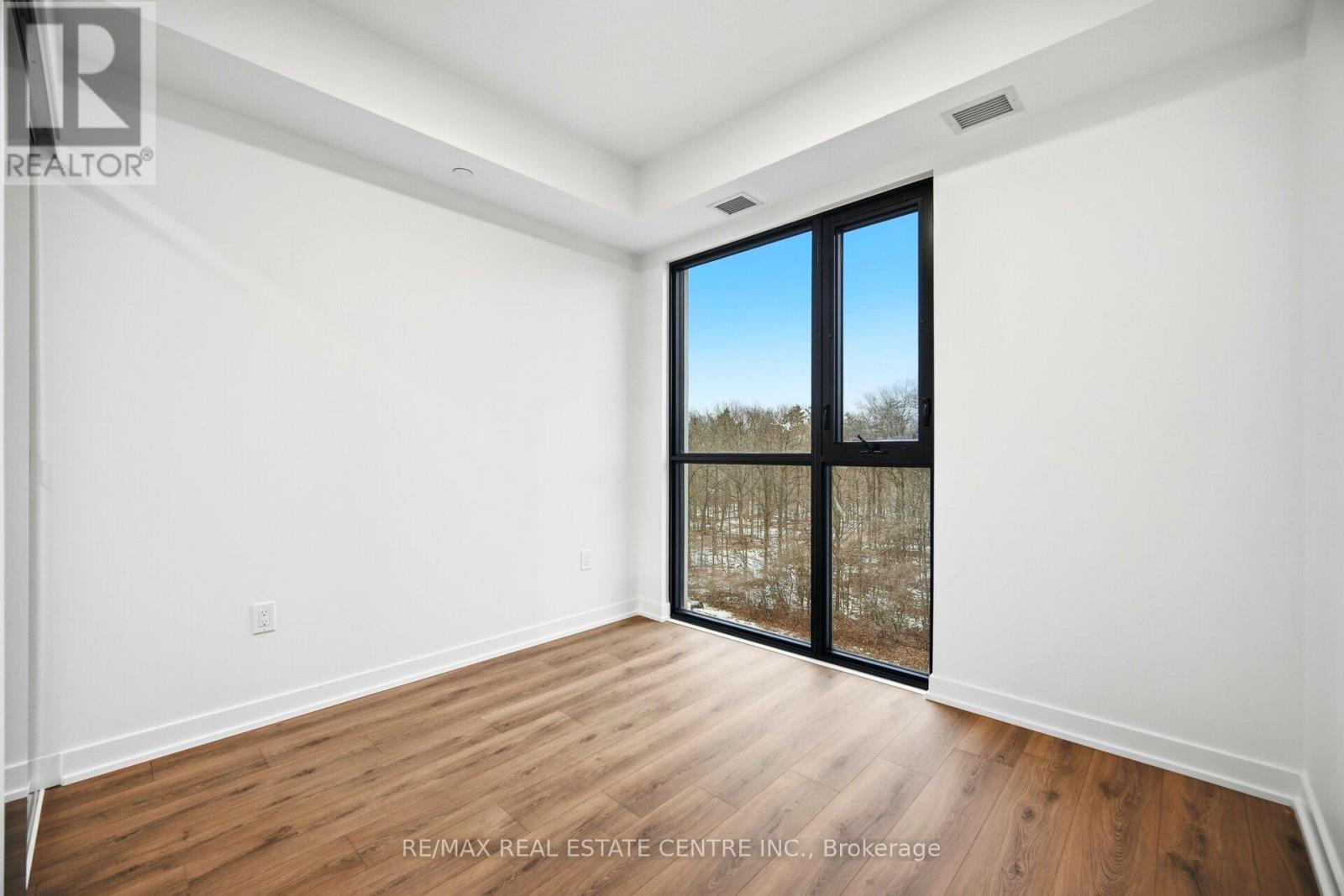 401 - 750 Whitlock Avenue, Milton, Ontario  L9E 2B4 - Photo 19 - W12686914