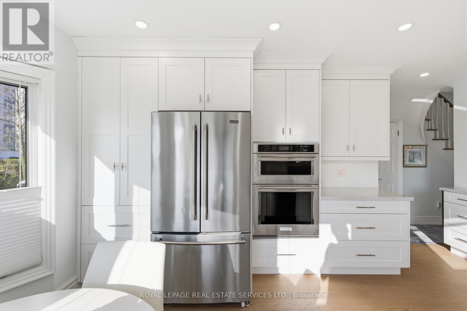 27 Southaven Place, Oakville, Ontario  L6L 6L2 - Photo 11 - W12686918