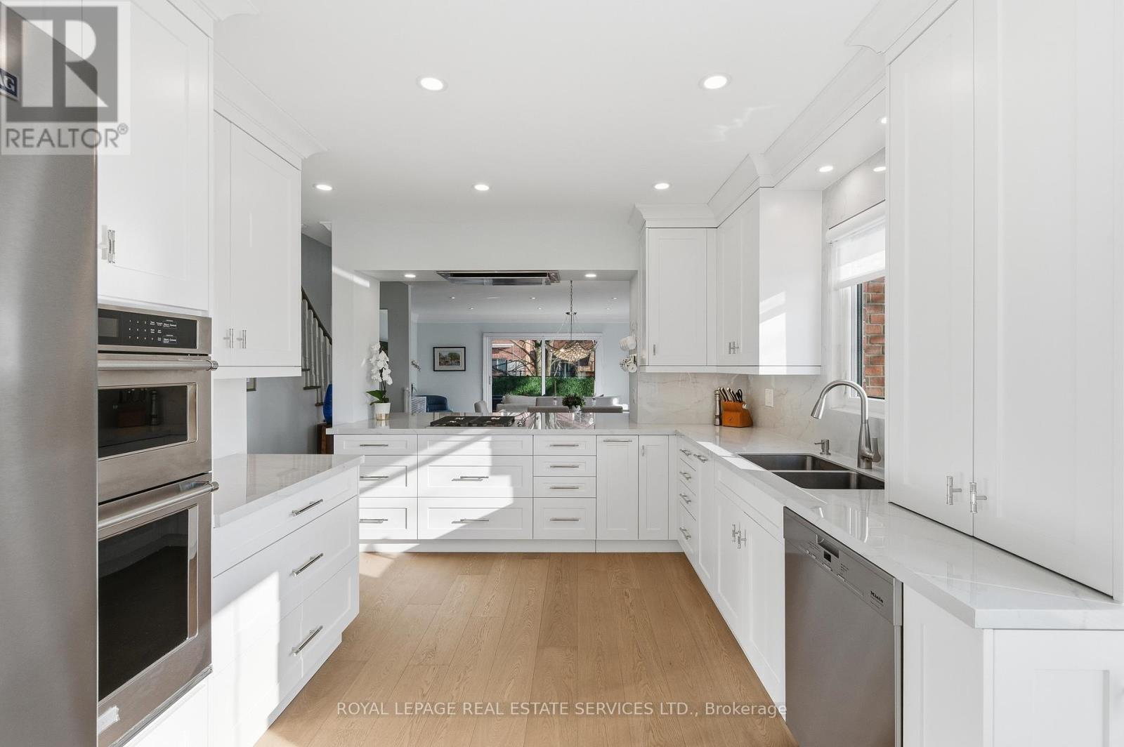 27 Southaven Place, Oakville, Ontario  L6L 6L2 - Photo 12 - W12686918