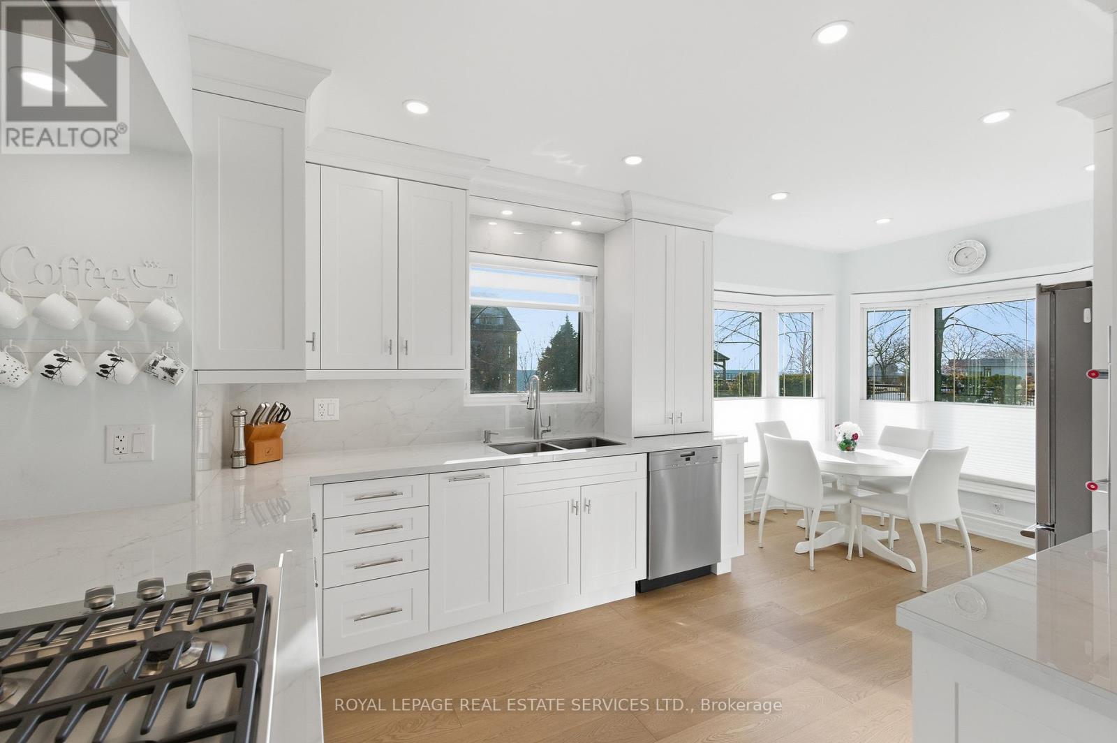 27 Southaven Place, Oakville, Ontario  L6L 6L2 - Photo 6 - W12686918