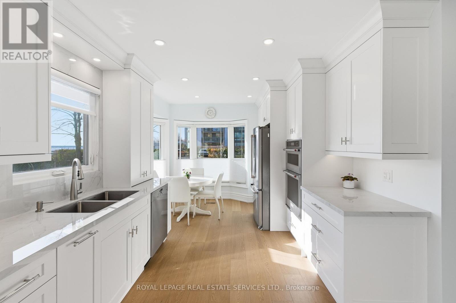 27 Southaven Place, Oakville, Ontario  L6L 6L2 - Photo 7 - W12686918