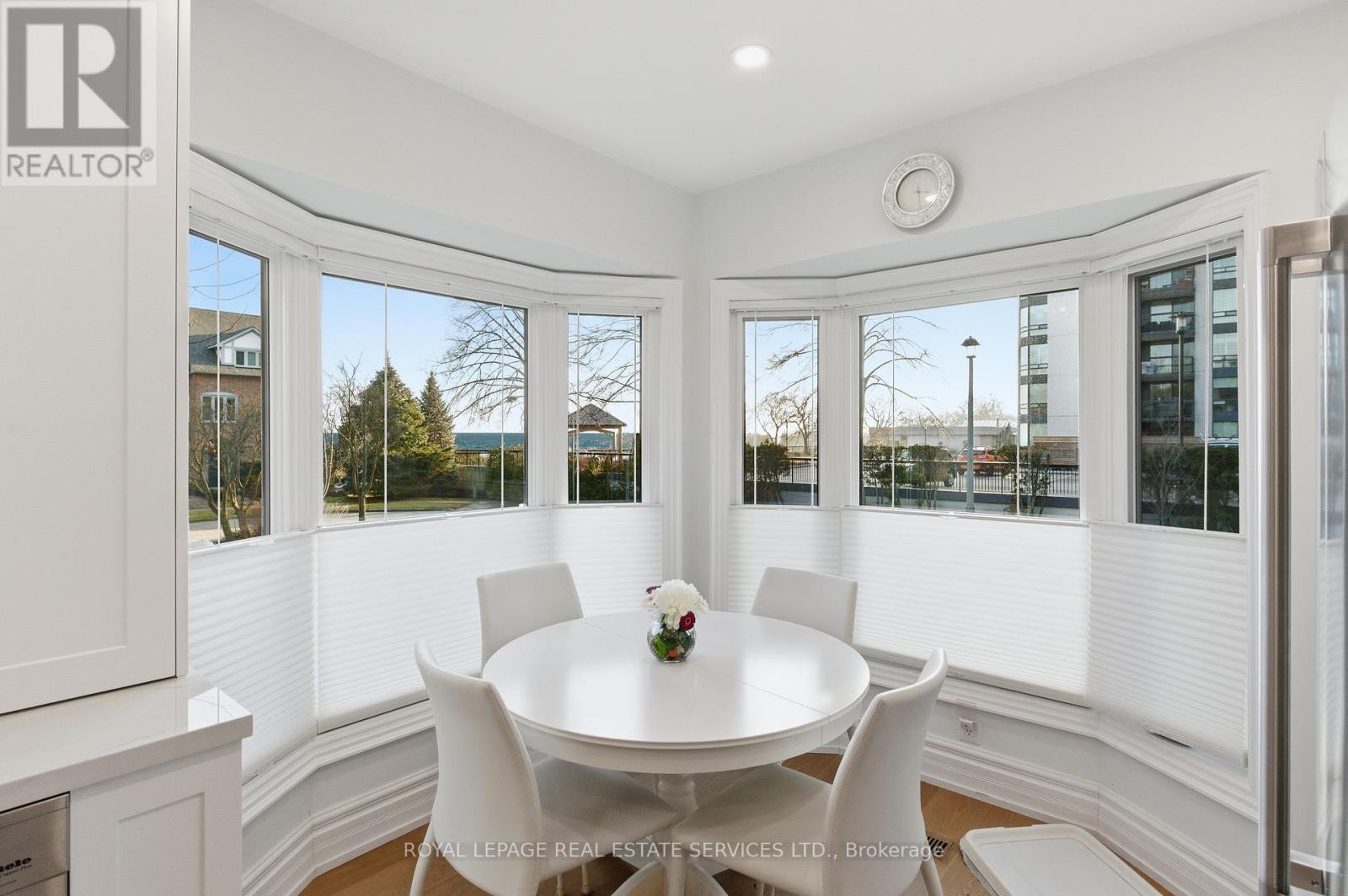 27 Southaven Place, Oakville, Ontario  L6L 6L2 - Photo 9 - W12686918