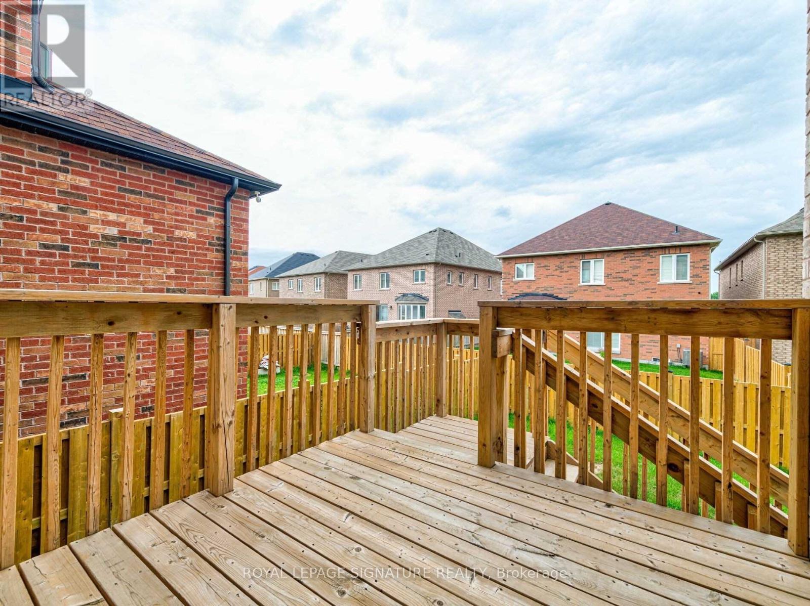 20 Dunley Crescent, Brampton, Ontario  L6X 5K3 - Photo 3 - W12686962