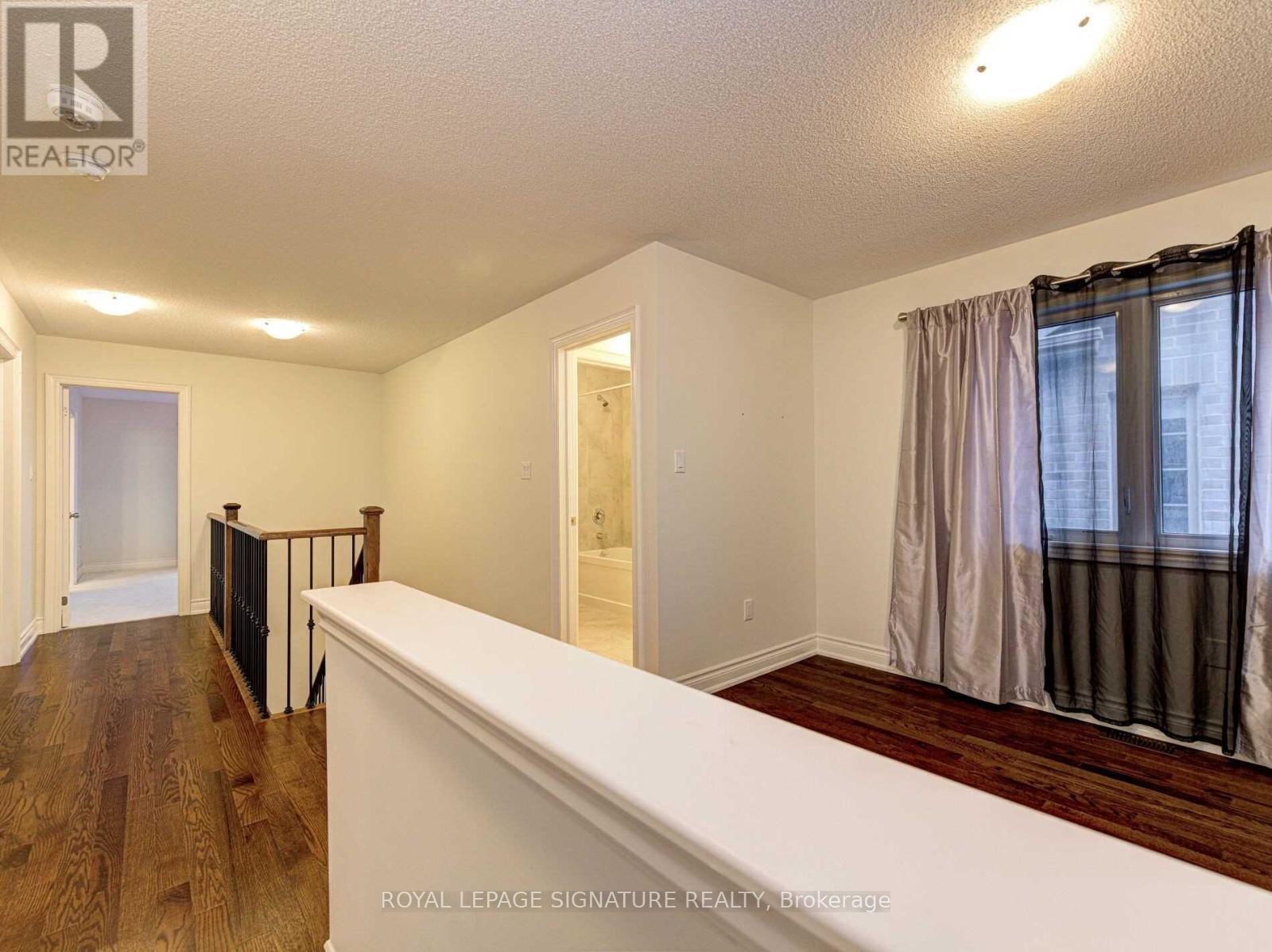 20 Dunley Crescent, Brampton, Ontario  L6X 5K3 - Photo 4 - W12686962