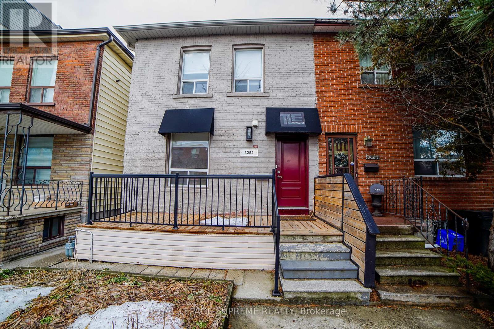 Main - 3252 Dundas Street W, Toronto, Ontario  M6P 2A3 - Photo 1 - W12687006