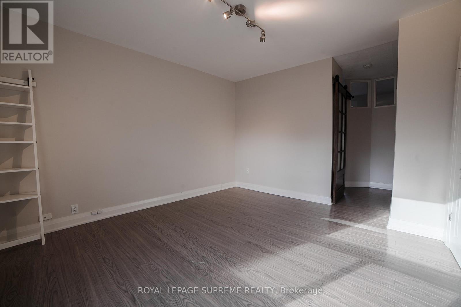 Main - 3252 Dundas Street W, Toronto, Ontario  M6P 2A3 - Photo 11 - W12687006