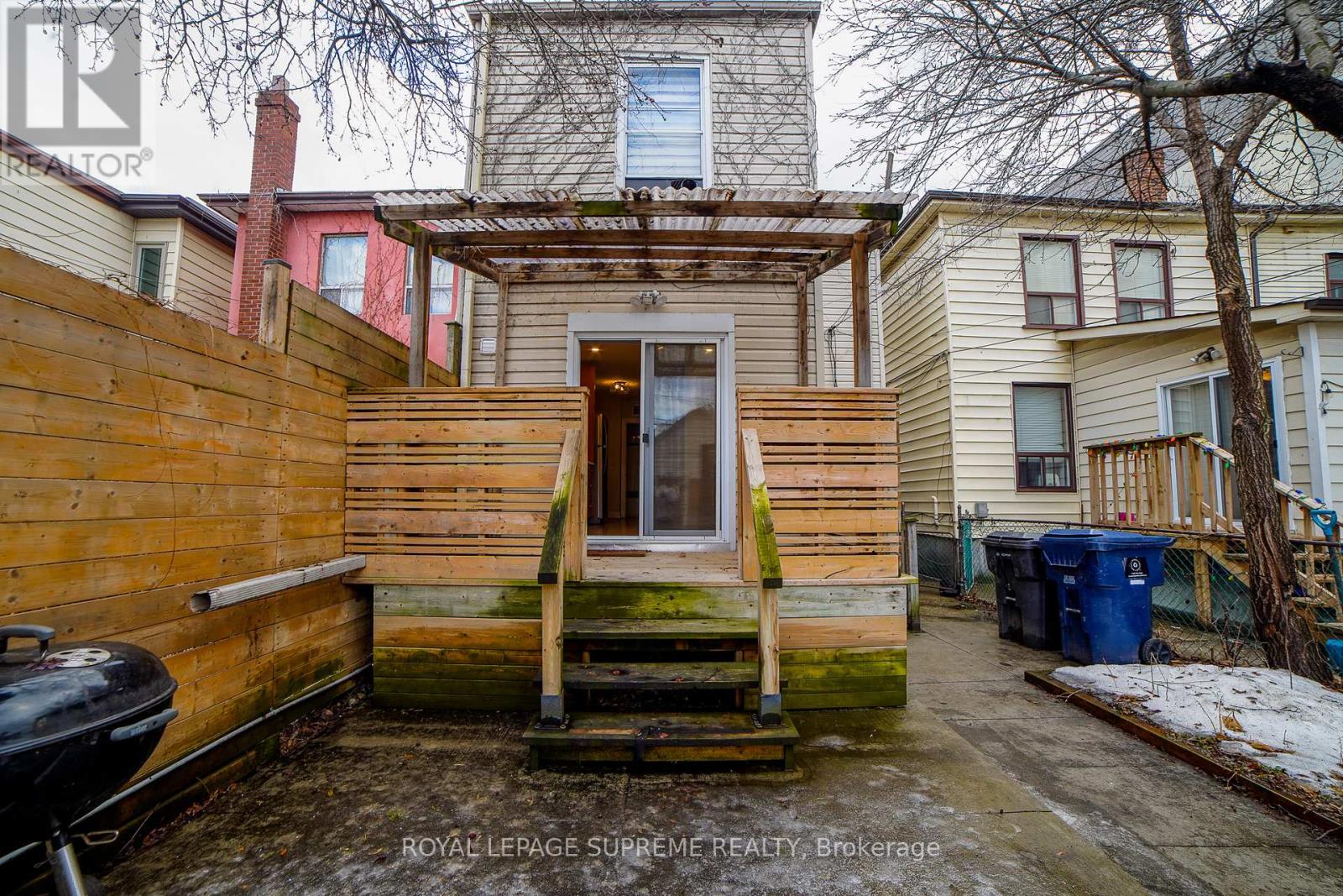 Main - 3252 Dundas Street W, Toronto, Ontario  M6P 2A3 - Photo 13 - W12687006