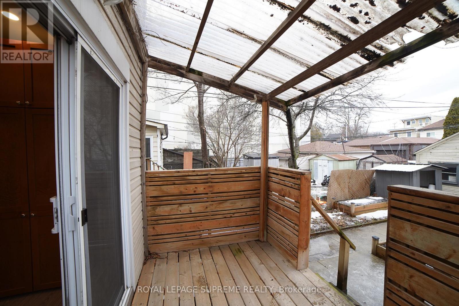 Main - 3252 Dundas Street W, Toronto, Ontario  M6P 2A3 - Photo 14 - W12687006