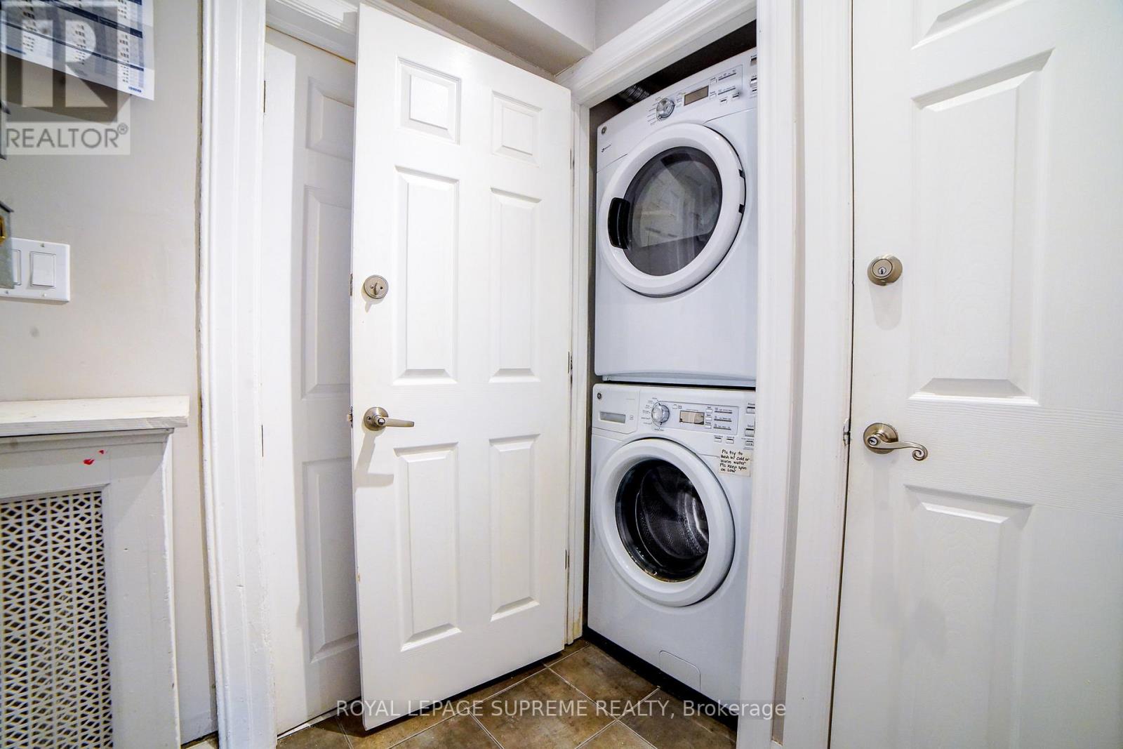 Main - 3252 Dundas Street W, Toronto, Ontario  M6P 2A3 - Photo 3 - W12687006