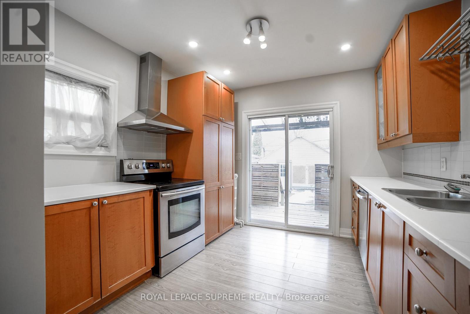 Main - 3252 Dundas Street W, Toronto, Ontario  M6P 2A3 - Photo 7 - W12687006