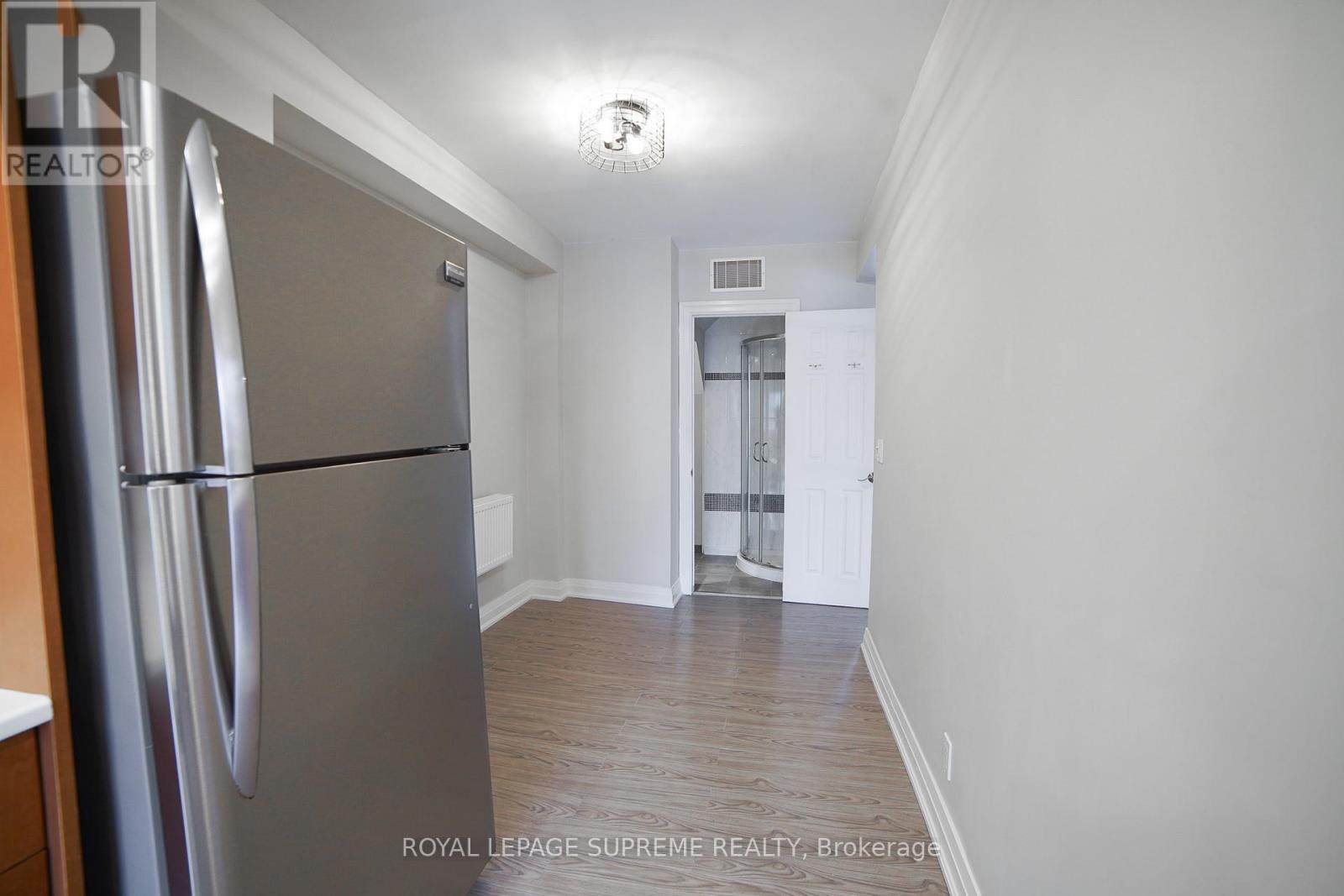 Main - 3252 Dundas Street W, Toronto, Ontario  M6P 2A3 - Photo 8 - W12687006