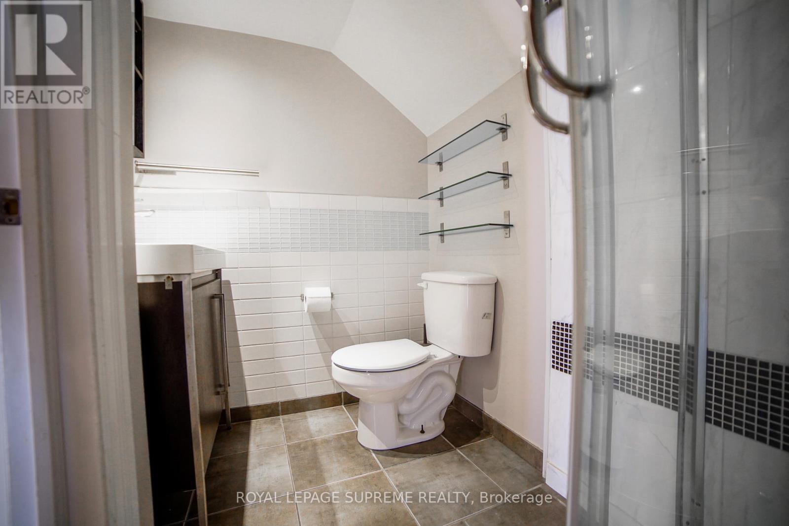 Main - 3252 Dundas Street W, Toronto, Ontario  M6P 2A3 - Photo 9 - W12687006