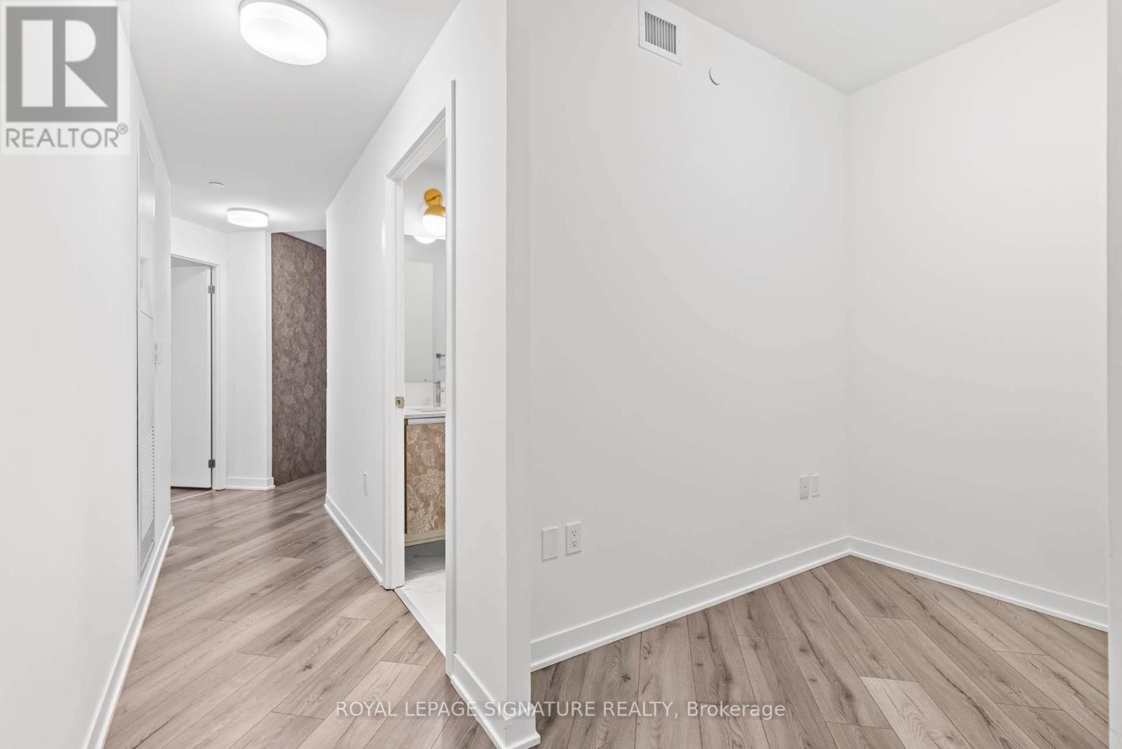 817 - 395 Dundas Street W, Oakville, Ontario  L6M 5R8 - Photo 26 - W12687010