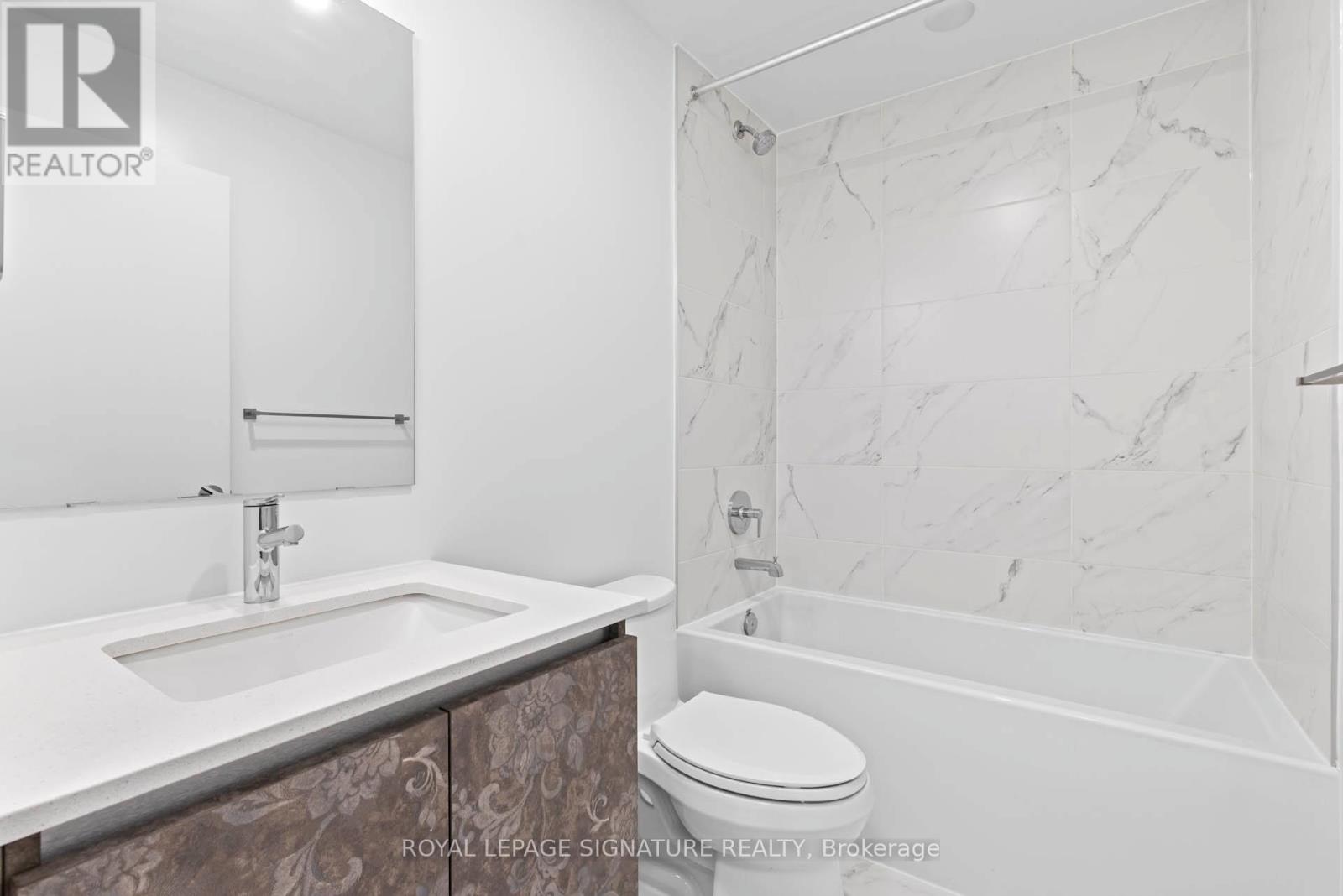 817 - 395 Dundas Street W, Oakville, Ontario  L6M 5R8 - Photo 4 - W12687010