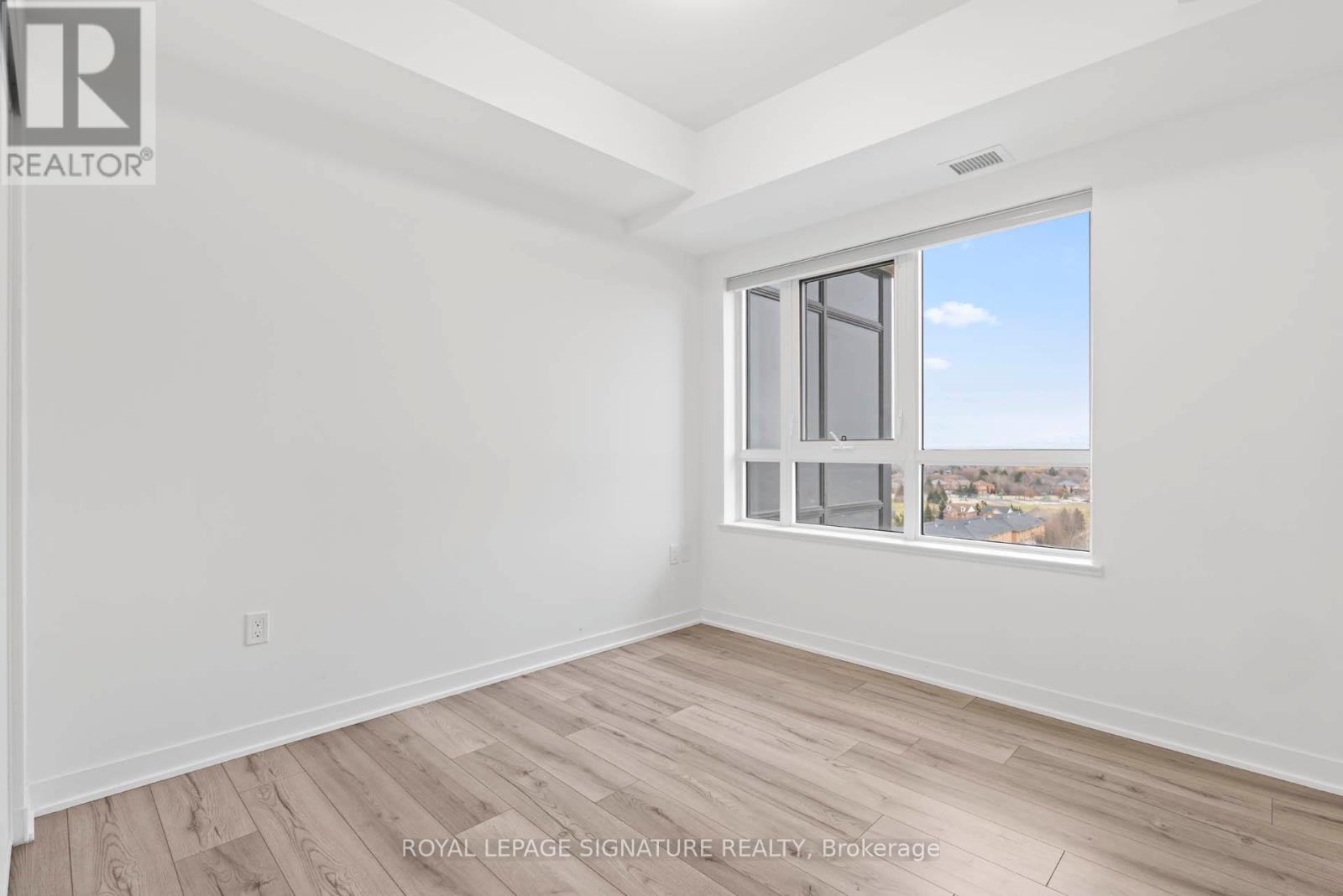 817 - 395 Dundas Street W, Oakville, Ontario  L6M 5R8 - Photo 5 - W12687010