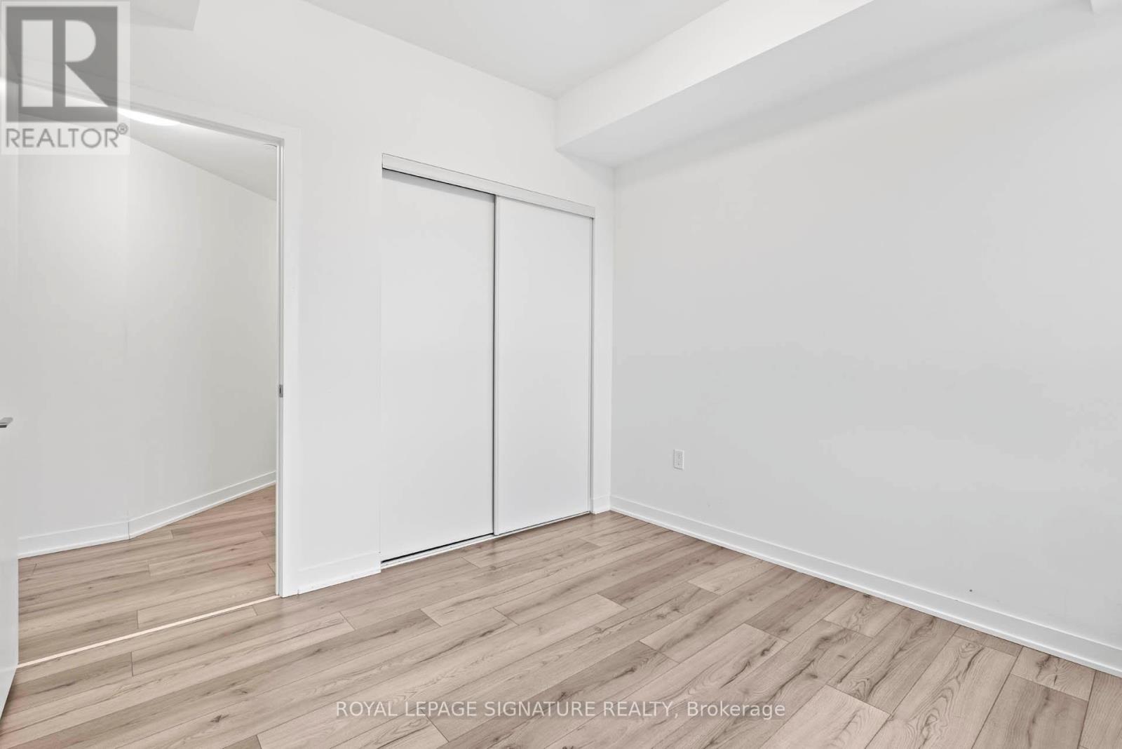 817 - 395 Dundas Street W, Oakville, Ontario  L6M 5R8 - Photo 6 - W12687010