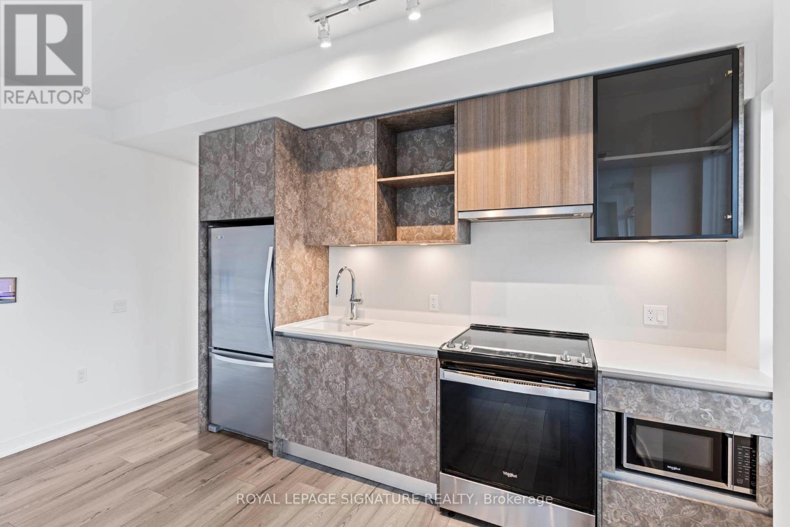 817 - 395 Dundas Street W, Oakville, Ontario  L6M 5R8 - Photo 9 - W12687010