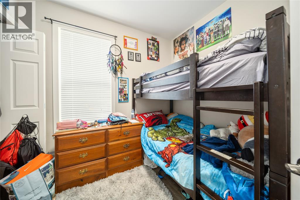 404 Russell Street, Sarnia, Ontario  N7T 3M7 - Photo 8 - 26000724