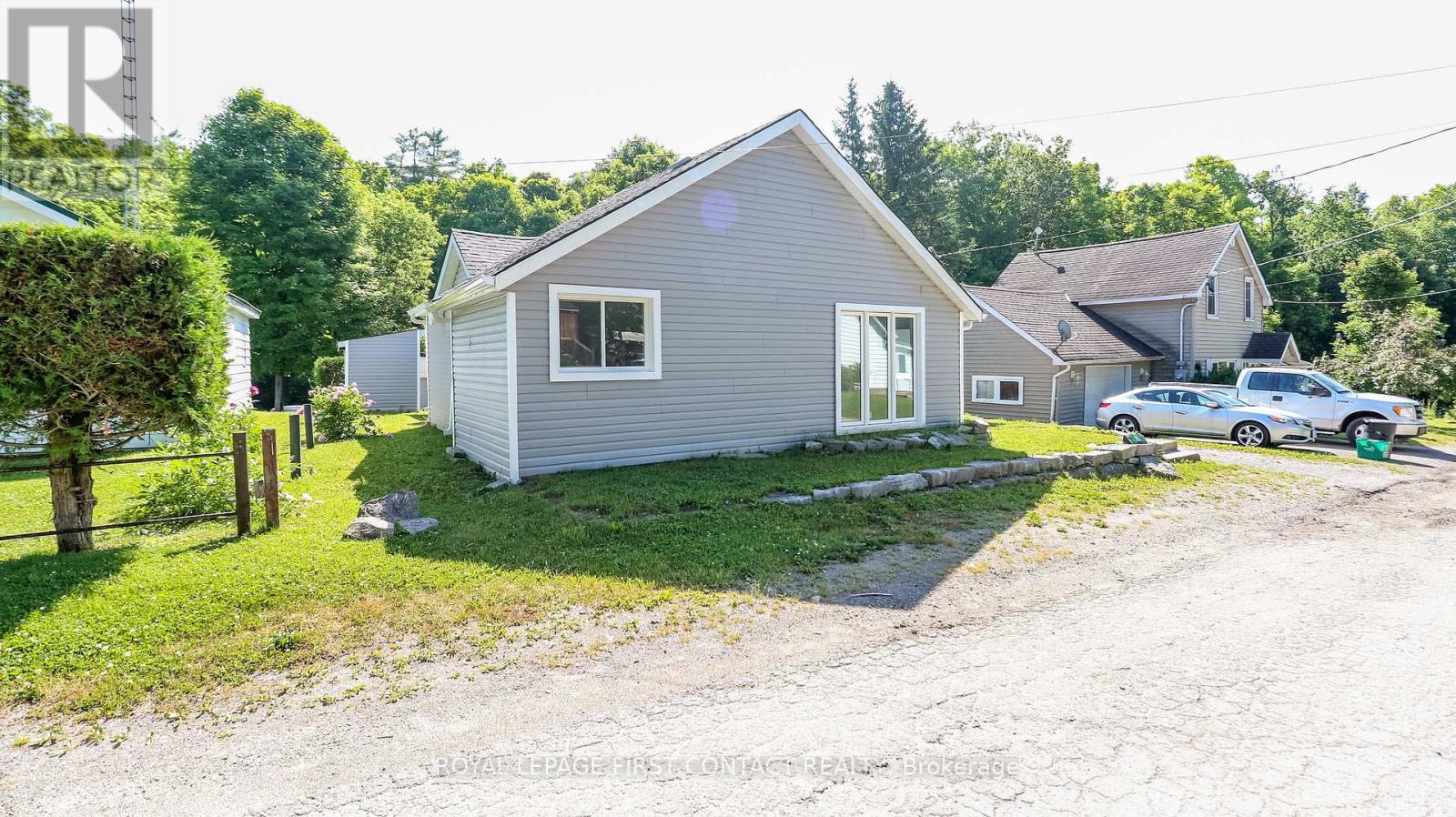 16 Lime Street, Kawartha Lakes, Ontario  K0M 1K0 - Photo 3 - X12686904