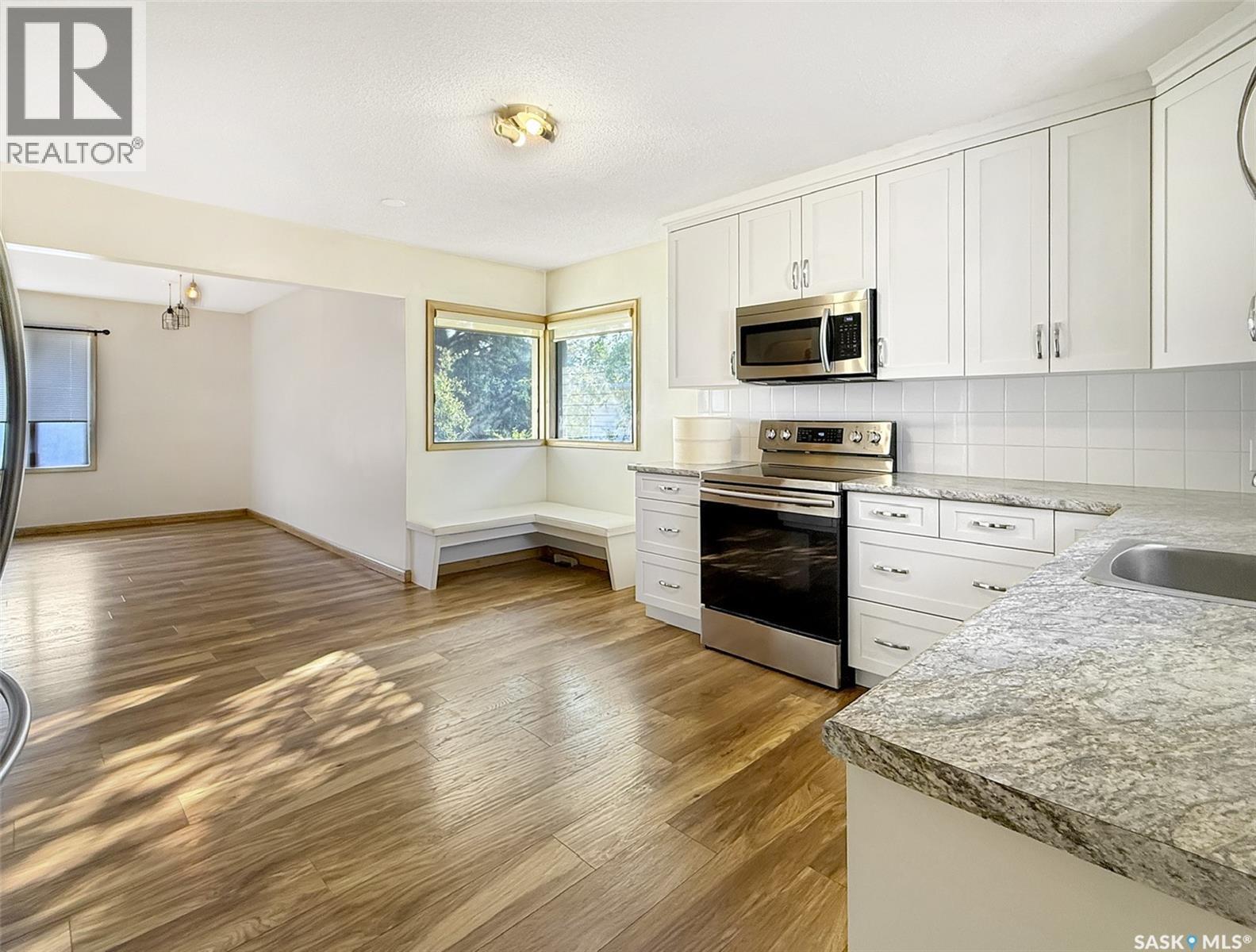 611 North Hill Drive, Swift Current, Saskatchewan  S9H 1X3 - Photo 6 - SK026637