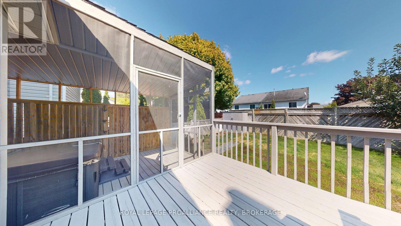 878 Walker Court, Kingston, Ontario  K7M 8L2 - Photo 6 - X12531746