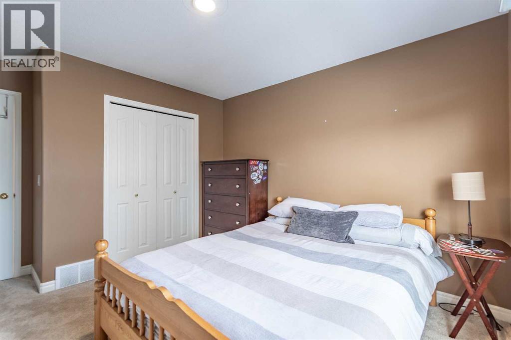 109 Simcrest Heights Sw, Calgary, Alberta  T3H 4K1 - Photo 45 - A2278428