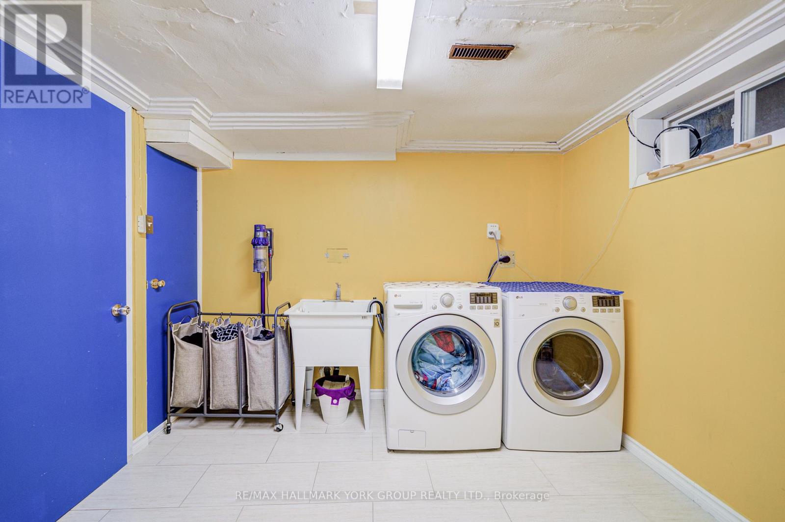 9 Bur Oak Way, Toronto, Ontario  M3L 2G3 - Photo 20 - W12535222