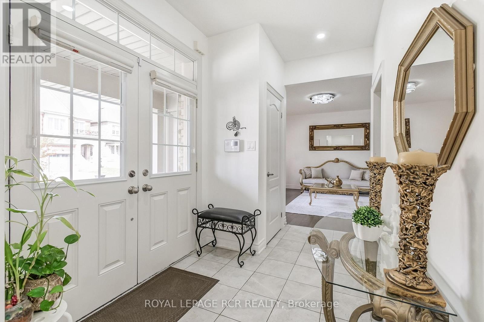 1 Silver Charm Drive, East Gwillimbury, Ontario  L9N 0S5 - Photo 10 - N12416172