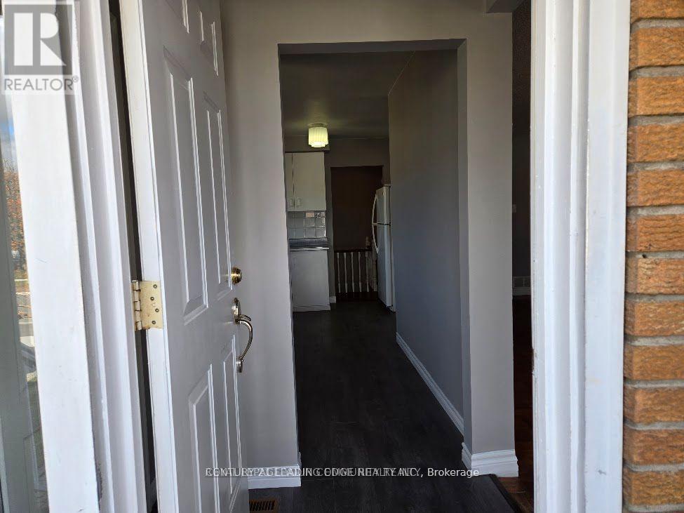 Main - 2424 Whaley Drive, Mississauga, Ontario  L5B 2B5 - Photo 4 - W12653052