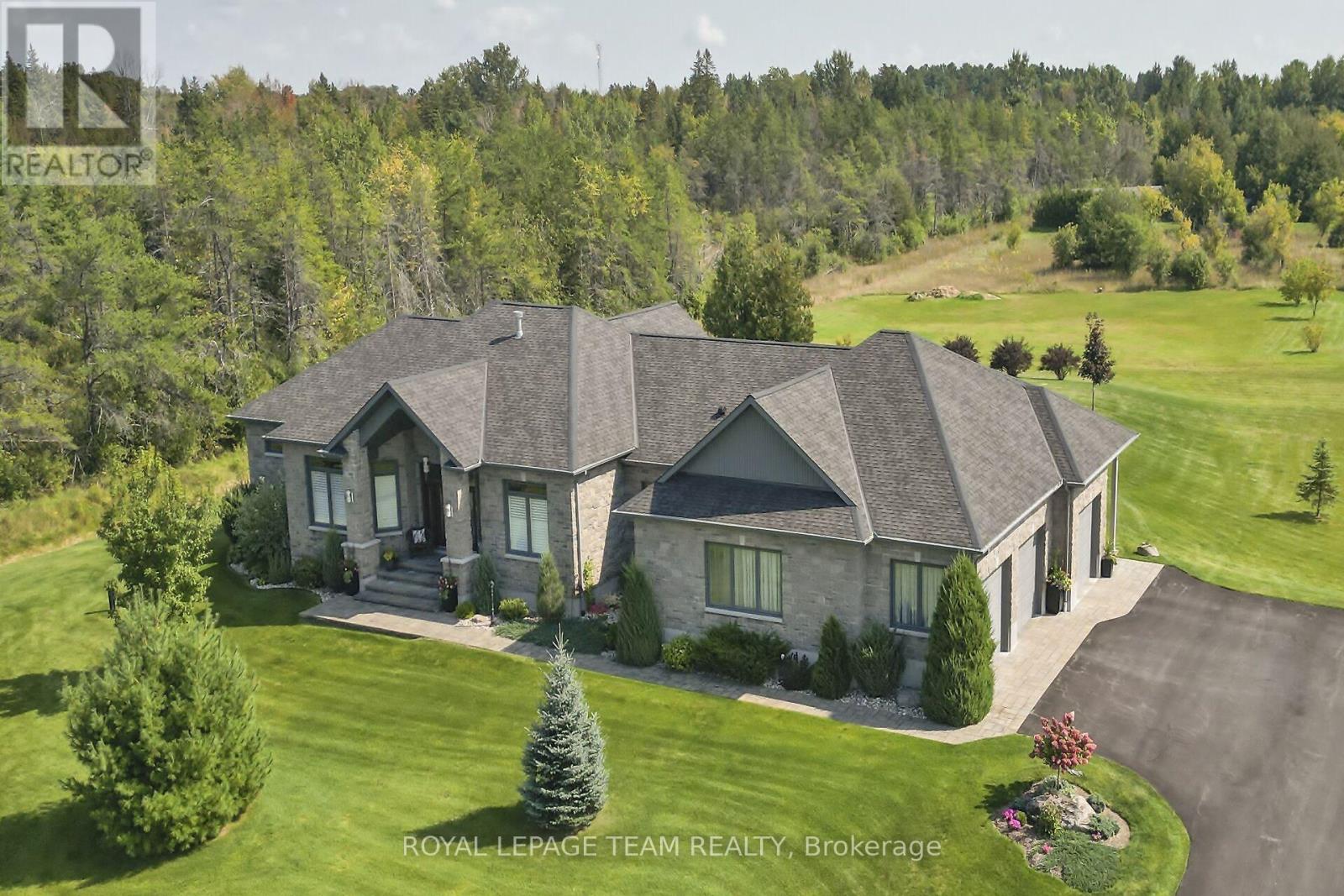 217 Shamus Way, Ottawa, Ontario  K0A 1L0 - Photo 48 - X12453910