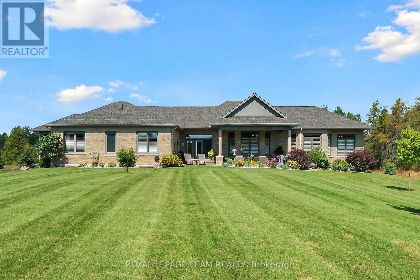 217 Shamus Way, Ottawa, Ontario  K0A 1L0 - Photo 38 - X12453910