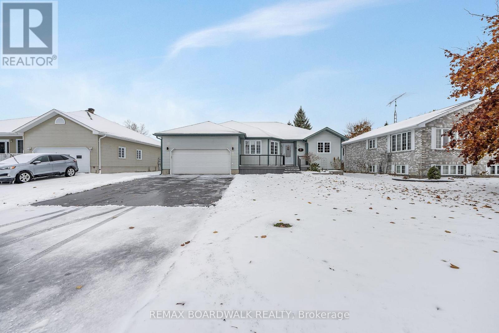 11 Grove Street, South Dundas, Ontario  K0E 1K0 - Photo 1 - X12541832