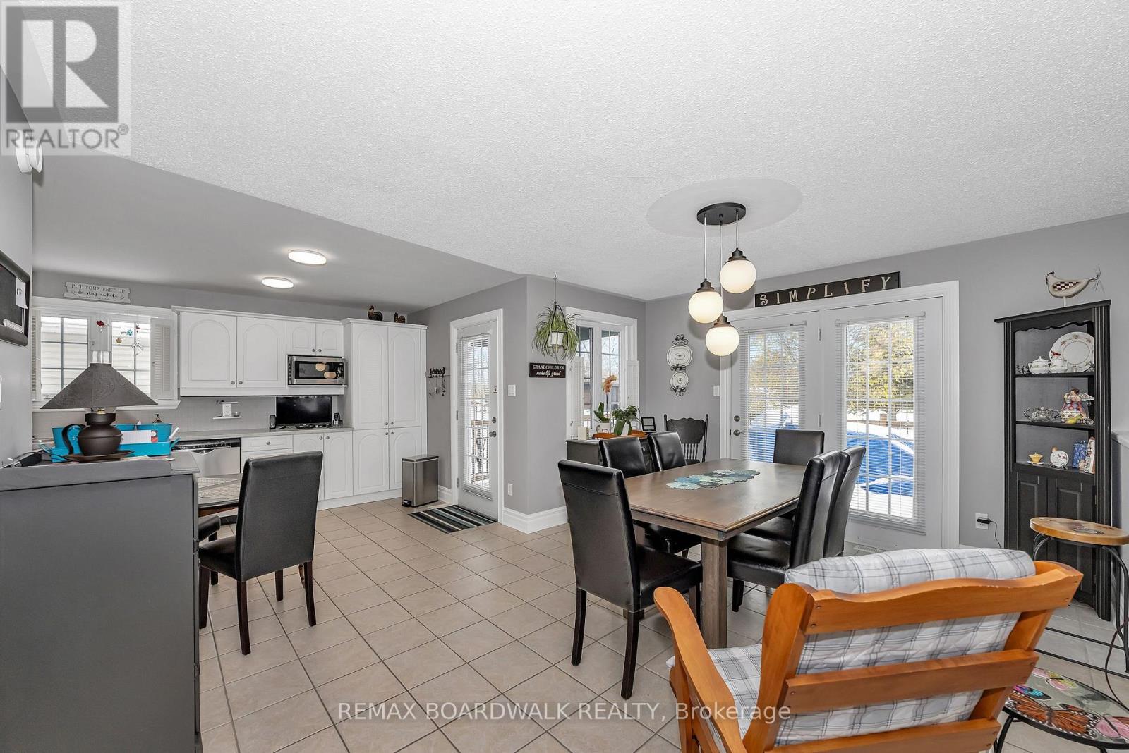 11 Grove Street, South Dundas, Ontario  K0E 1K0 - Photo 10 - X12541832