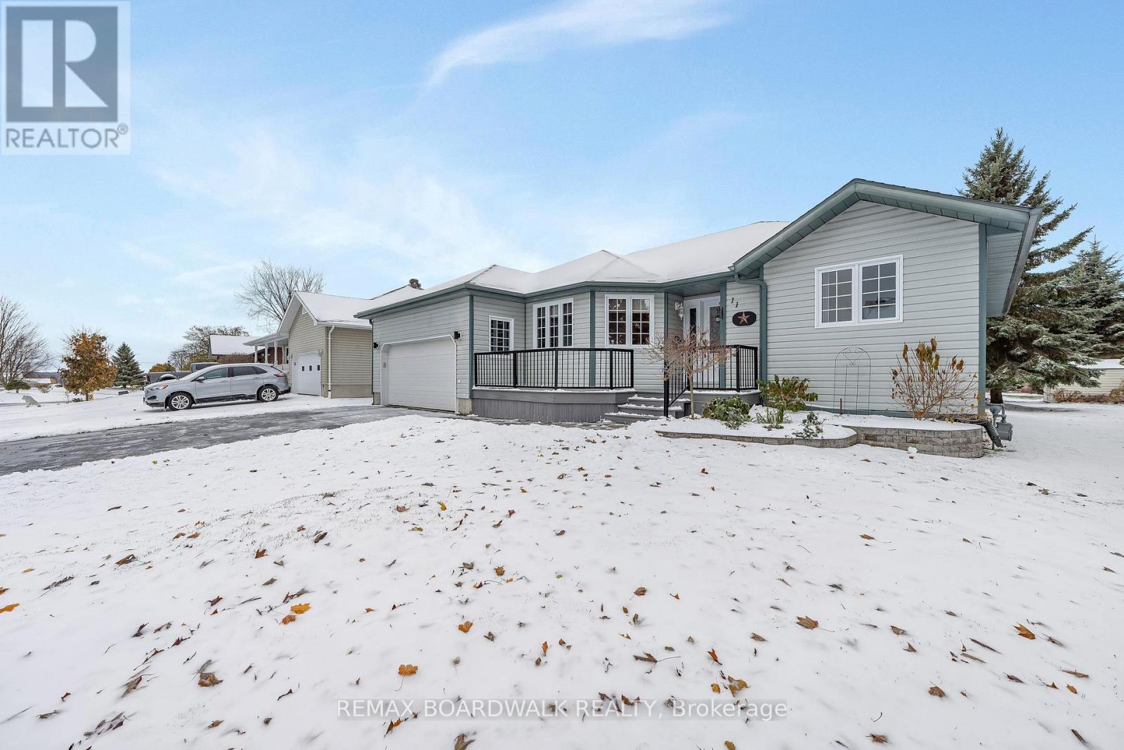 11 Grove Street, South Dundas, Ontario  K0E 1K0 - Photo 4 - X12541832