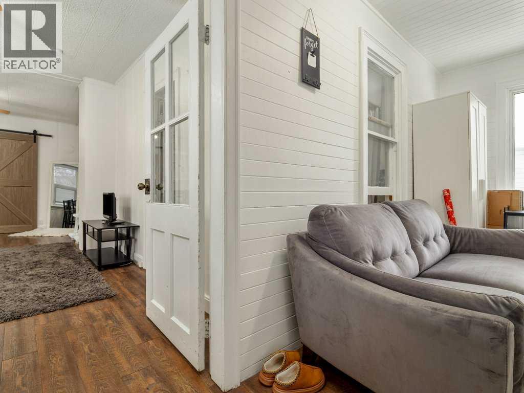 1218 7 Street N, Lethbridge, Alberta  T1H 1Y9 - Photo 5 - A2275018