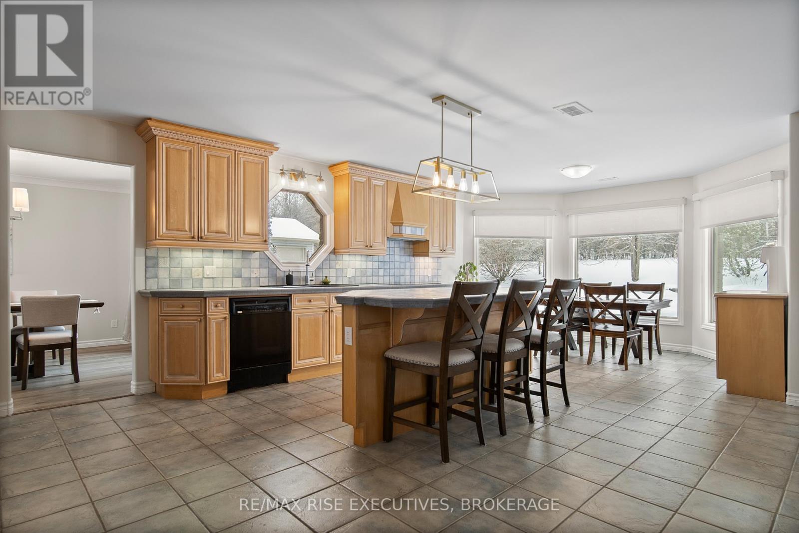 36 Howe Island Ferry Road, Kingston, Ontario  K7L 4V1 - Photo 12 - X12687124