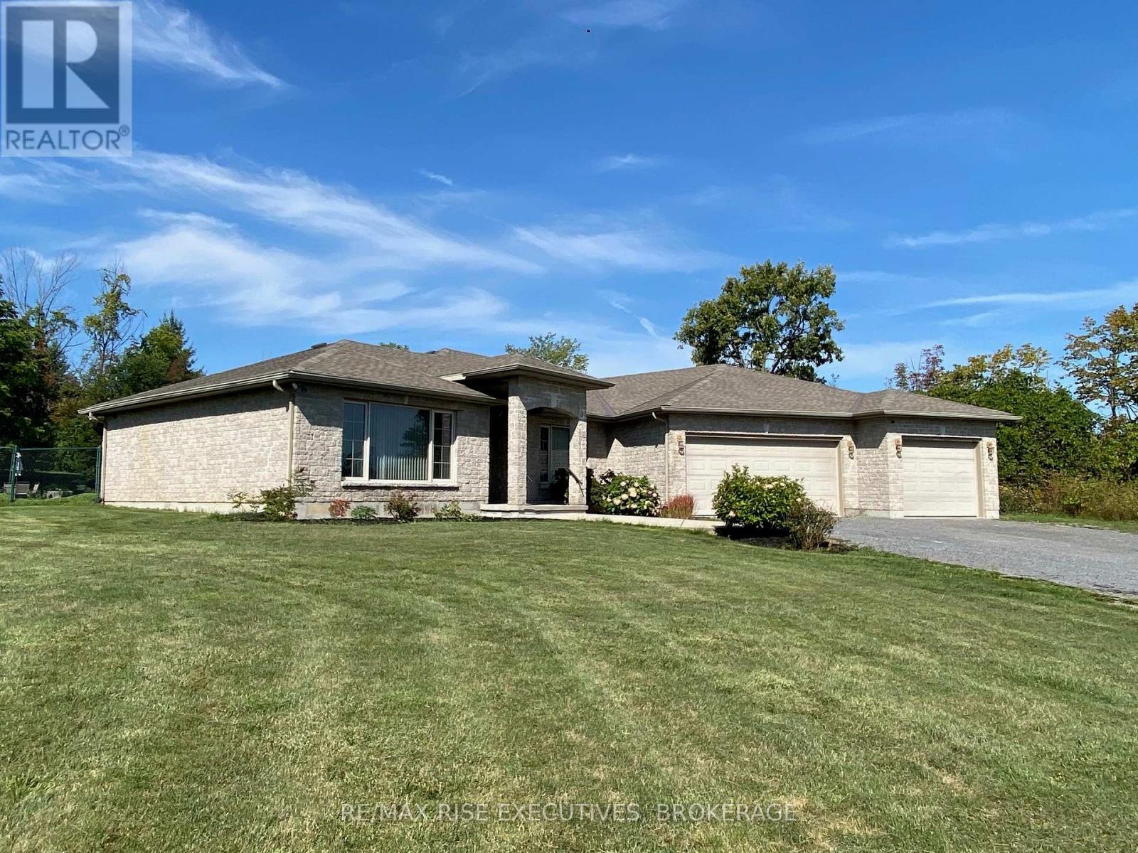 36 Howe Island Ferry Road, Kingston, Ontario  K7L 4V1 - Photo 2 - X12687124