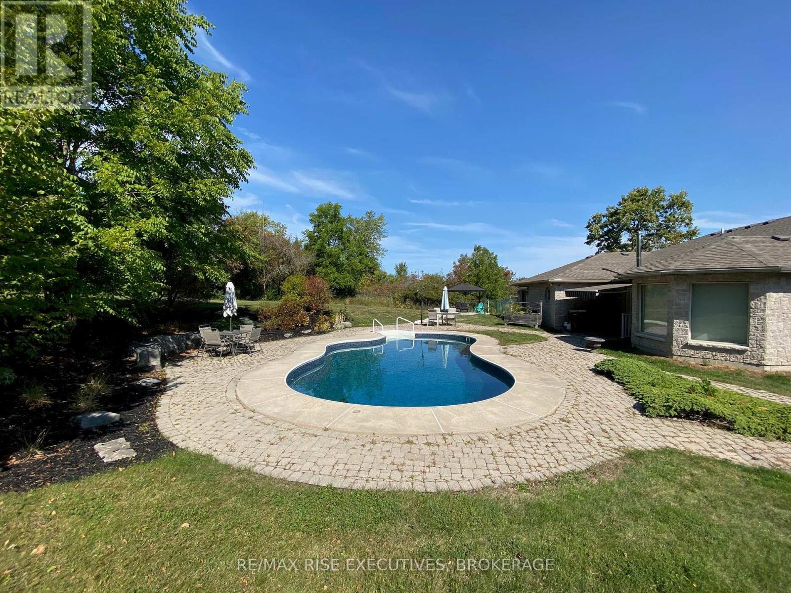 36 Howe Island Ferry Road, Kingston, Ontario  K7L 4V1 - Photo 3 - X12687124