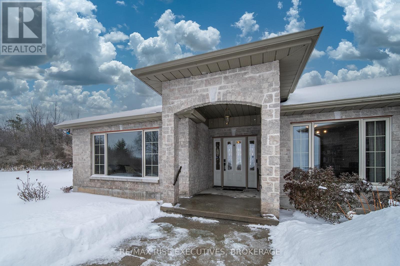 36 Howe Island Ferry Road, Kingston, Ontario  K7L 4V1 - Photo 4 - X12687124