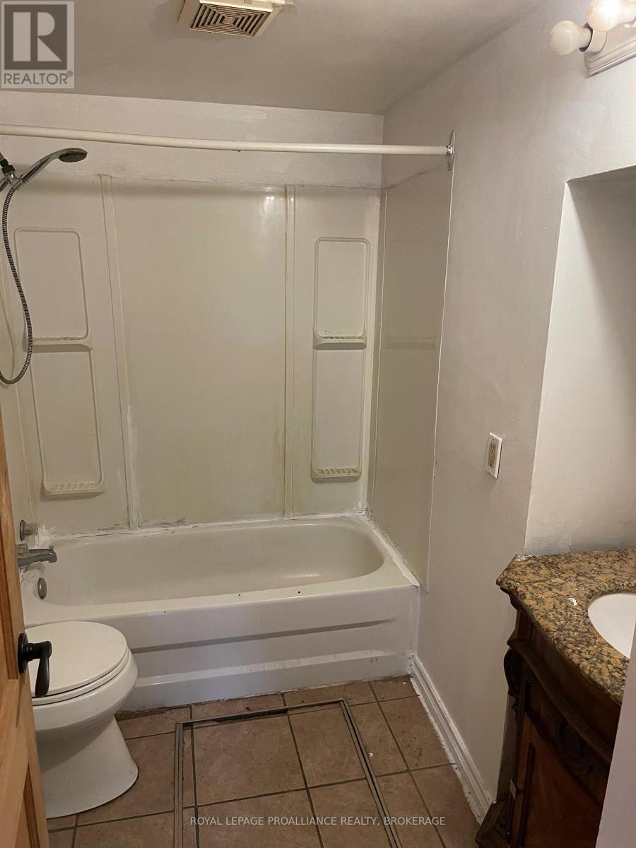 2 - 563 Union Street, Kingston, Ontario  K7M 2H5 - Photo 7 - X12687354