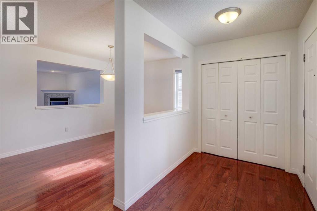 160 Rockywood Park Nw, Calgary, Alberta  T3G 5S1 - Photo 3 - A2263424