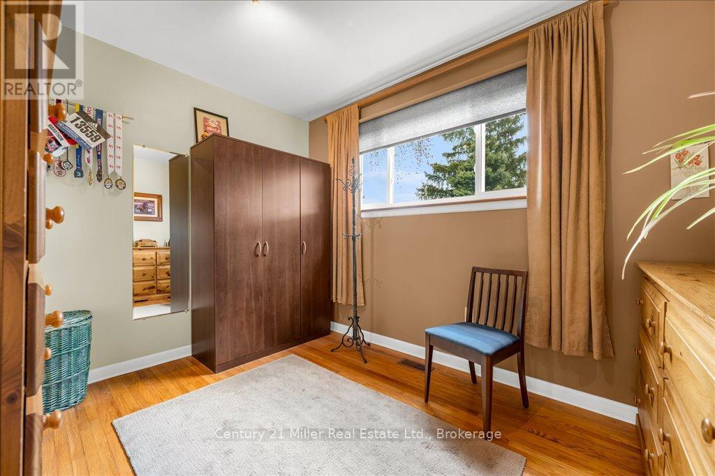 1504 Bridge Road, Oakville, Ontario  L6L 2E3 - Photo 13 - W12483390